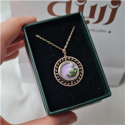 Resinized-gold-pendant-Pinterest