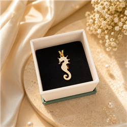 Seahorse-pendant3