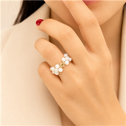 Shell-ring-with-gold