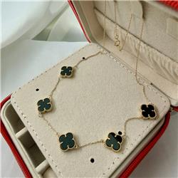 Vancliffe-necklace-with-stones