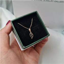 Gold-leaf-gift-pendant