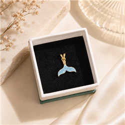 Whale-tail-pendant4