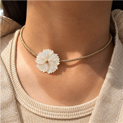 Shell-flower-necklace-01