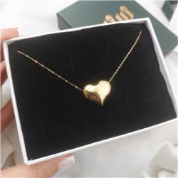 A-solid-heart-gold-necklace