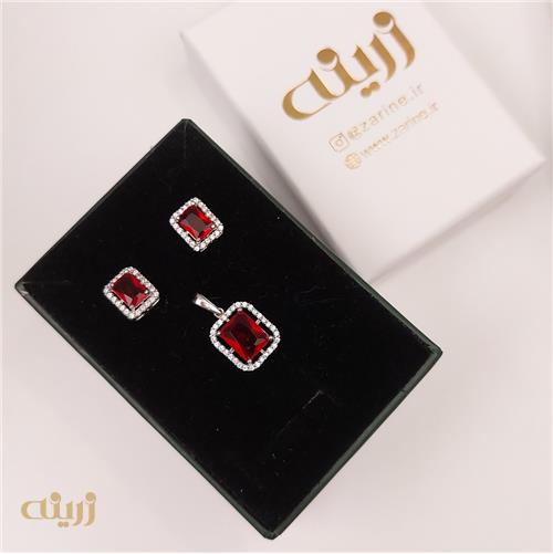 نیم ست طلا طرح یاقوت مصنوعی با تراش امرالد